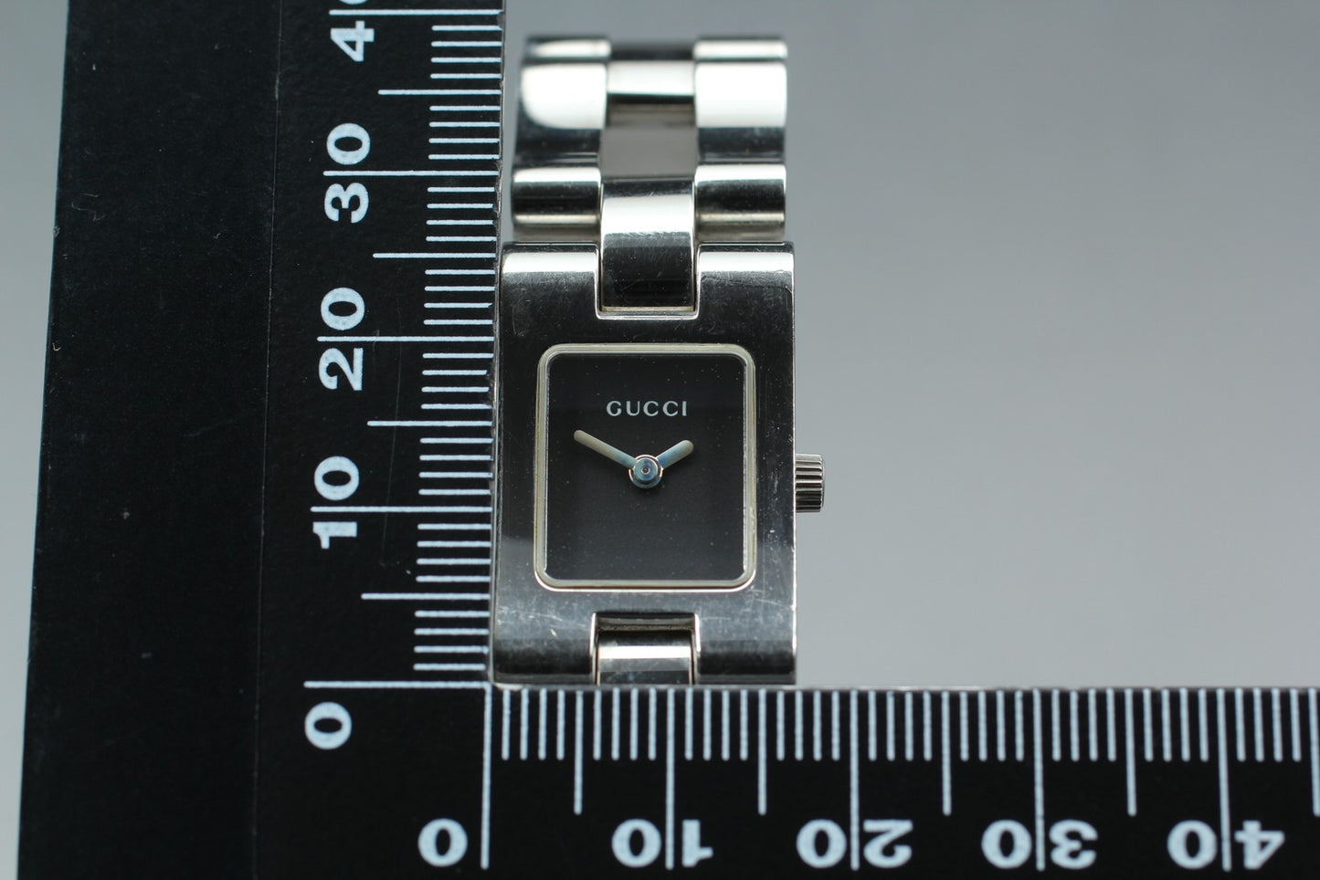 Near MINT / GUCCI 2305L Black Square Silver 17mm Quartz Ladies Watch From JAPAN