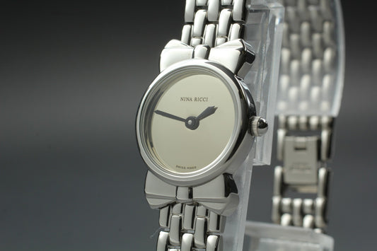 N MINT / New Batt / NINA RICCI D953 Silver Bracelet Quartz Ladies Watch JAPAN