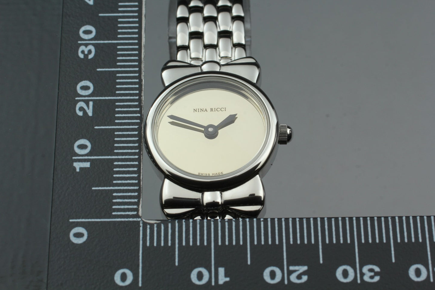 N MINT / New Batt / NINA RICCI D953 Silver Bracelet Quartz Ladies Watch JAPAN