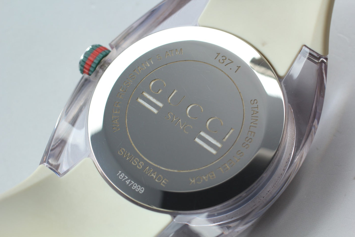 Near Mint / Gucci SYNC 137.1 White Sherry Line 5 ATM Men's Quartz Watch JAPAN