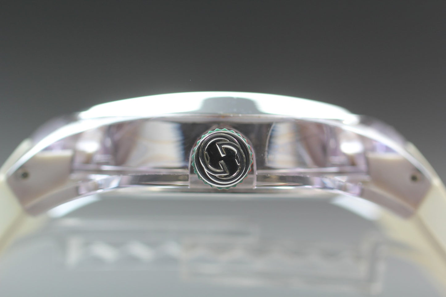 Near Mint / Gucci SYNC 137.1 White Sherry Line 5 ATM Men's Quartz Watch JAPAN