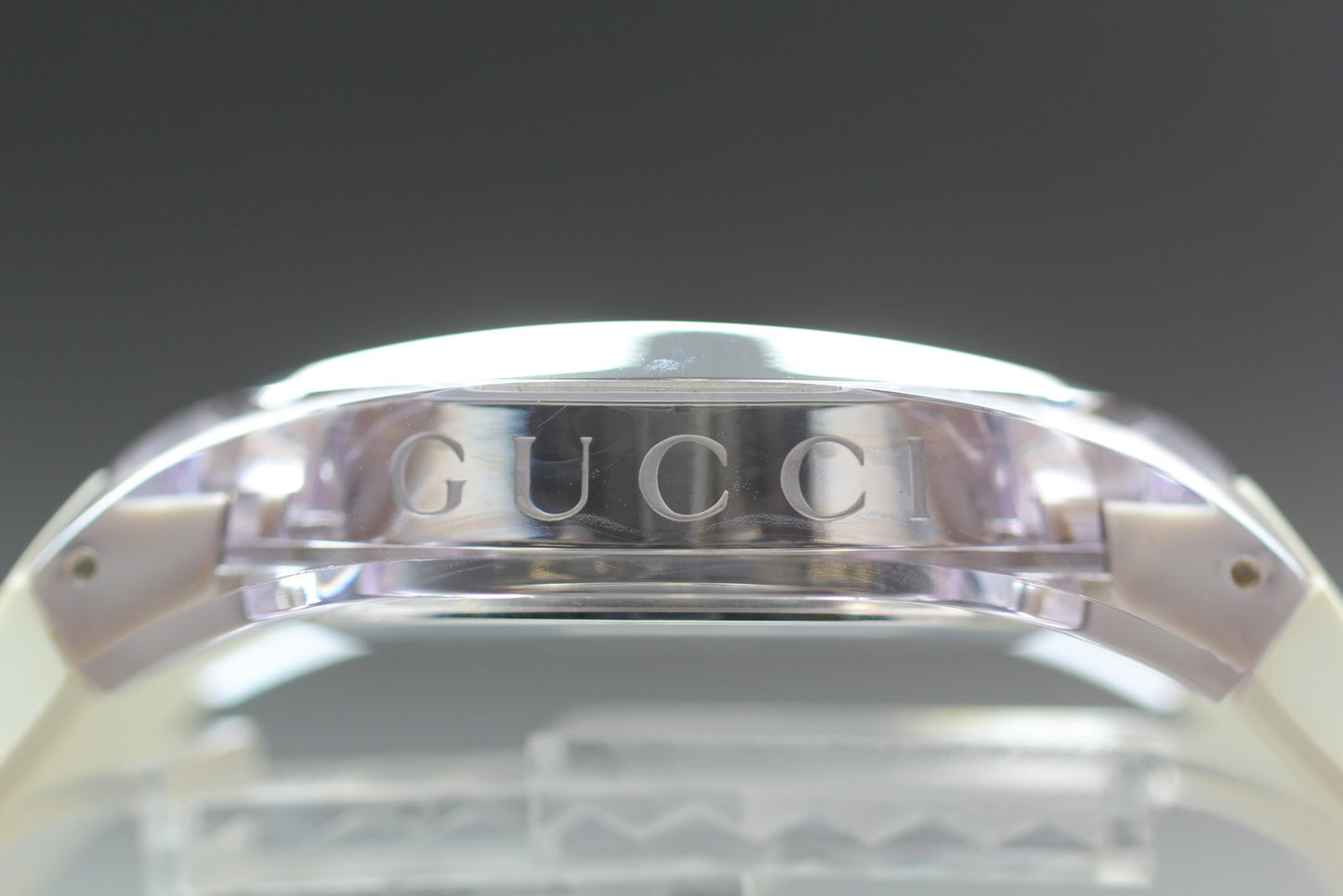 Near Mint / Gucci SYNC 137.1 White Sherry Line 5 ATM Men's Quartz Watch JAPAN