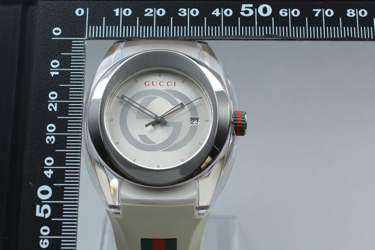 Near Mint / Gucci SYNC 137.1 White Sherry Line 5 ATM Men's Quartz Watch JAPAN