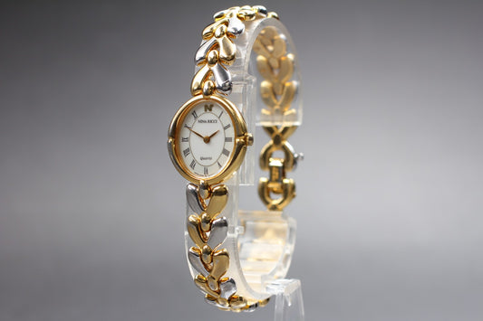 Near MINT / New Batt / NINA RICCI 2P20-6190 Bracelet Quartz Ladies Watch JAPAN