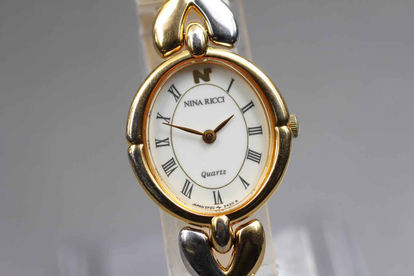 Near MINT / New Batt / NINA RICCI 2P20-6190 Bracelet Quartz Ladies Watch JAPAN