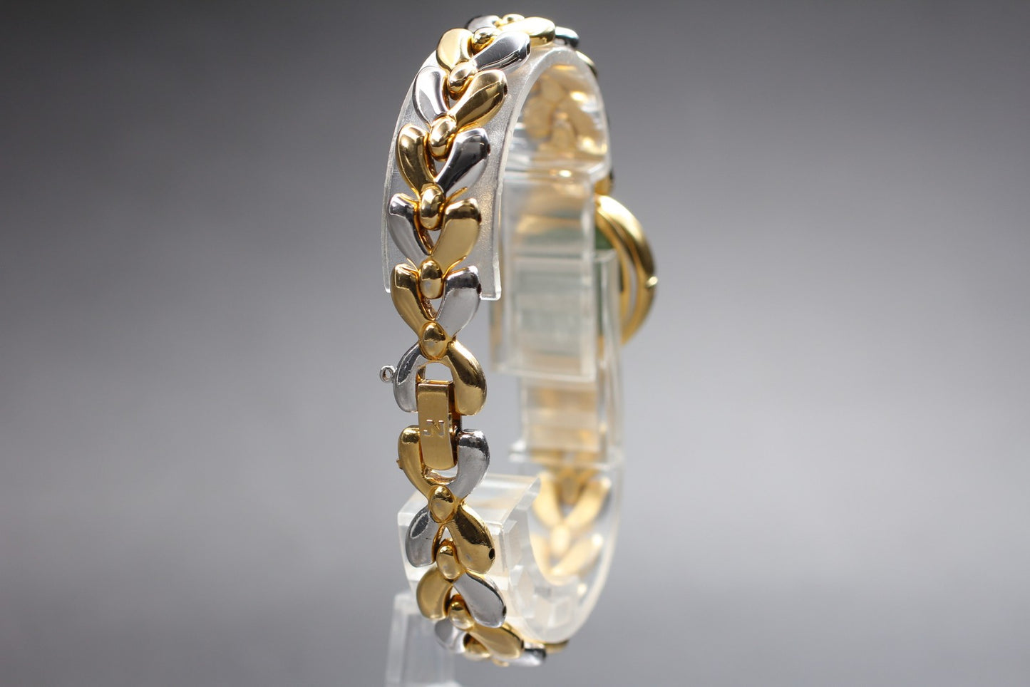 Near MINT / New Batt / NINA RICCI 2P20-6190 Bracelet Quartz Ladies Watch JAPAN