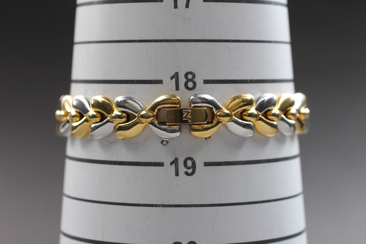 Near MINT / New Batt / NINA RICCI 2P20-6190 Bracelet Quartz Ladies Watch JAPAN