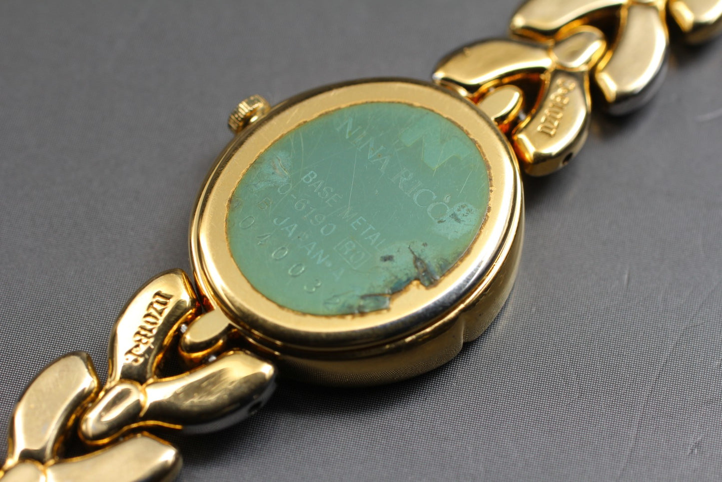 Near MINT / New Batt / NINA RICCI 2P20-6190 Bracelet Quartz Ladies Watch JAPAN