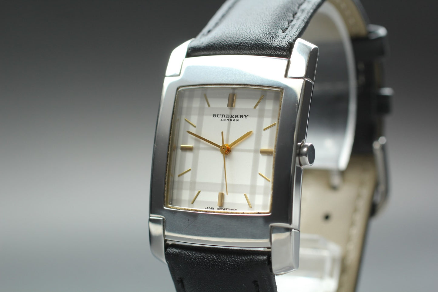 Near MINT / BURBERRY 1032-H32931 Y Nova Check Tank 27mm Quartz Men's Watch JAPAN