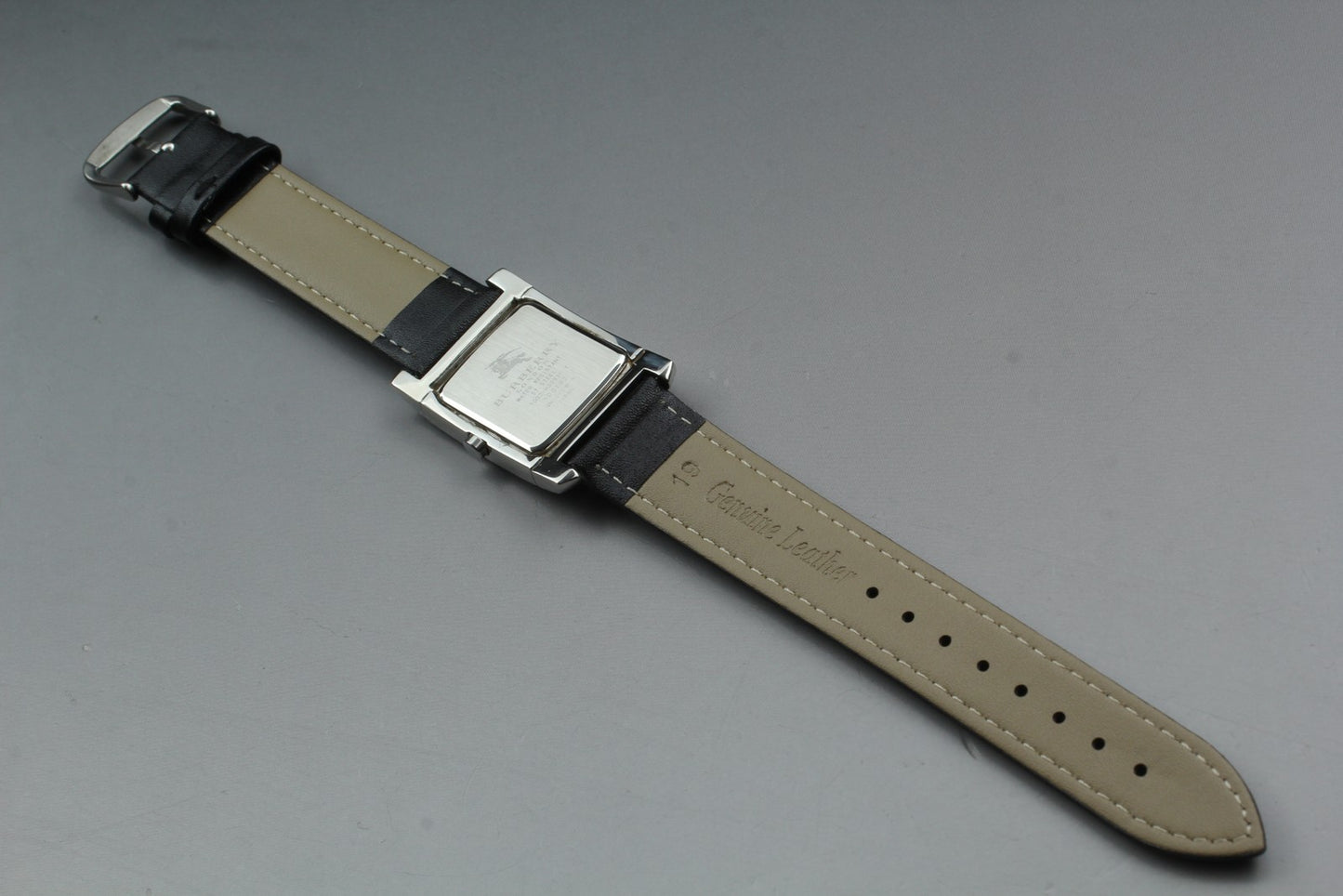 Near MINT / BURBERRY 1032-H32931 Y Nova Check Tank 27mm Quartz Men's Watch JAPAN