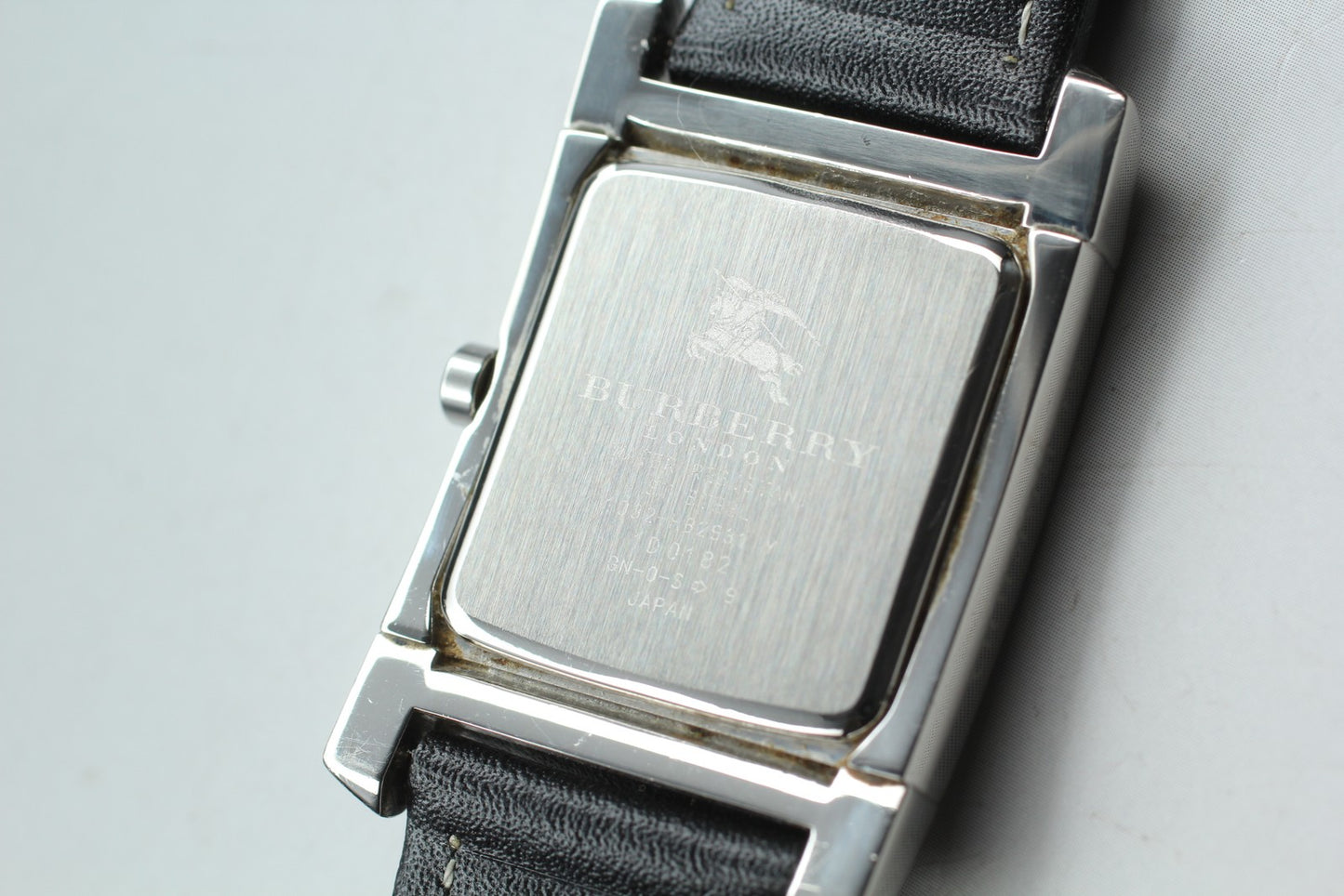 Near MINT / BURBERRY 1032-H32931 Y Nova Check Tank 27mm Quartz Men's Watch JAPAN