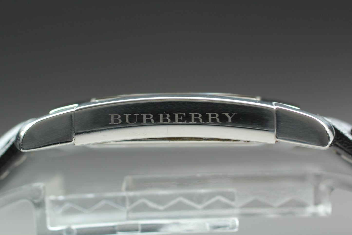 Near MINT / BURBERRY 1032-H32931 Y Nova Check Tank 27mm Quartz Men's Watch JAPAN