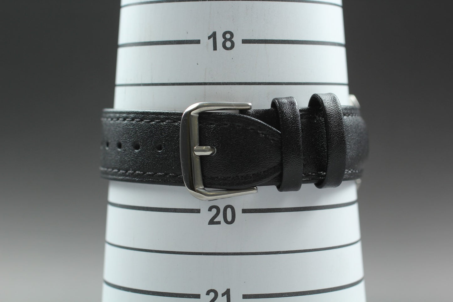 Near MINT / BURBERRY 1032-H32931 Y Nova Check Tank 27mm Quartz Men's Watch JAPAN