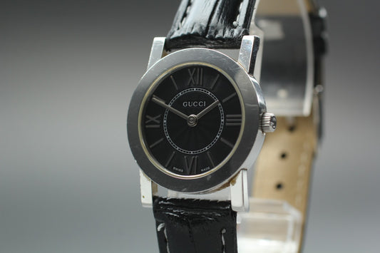 Vtg.[N MINT] GUCCI 5200L Black Silver Round Roman Quartz Ladies Watch From JAPAN