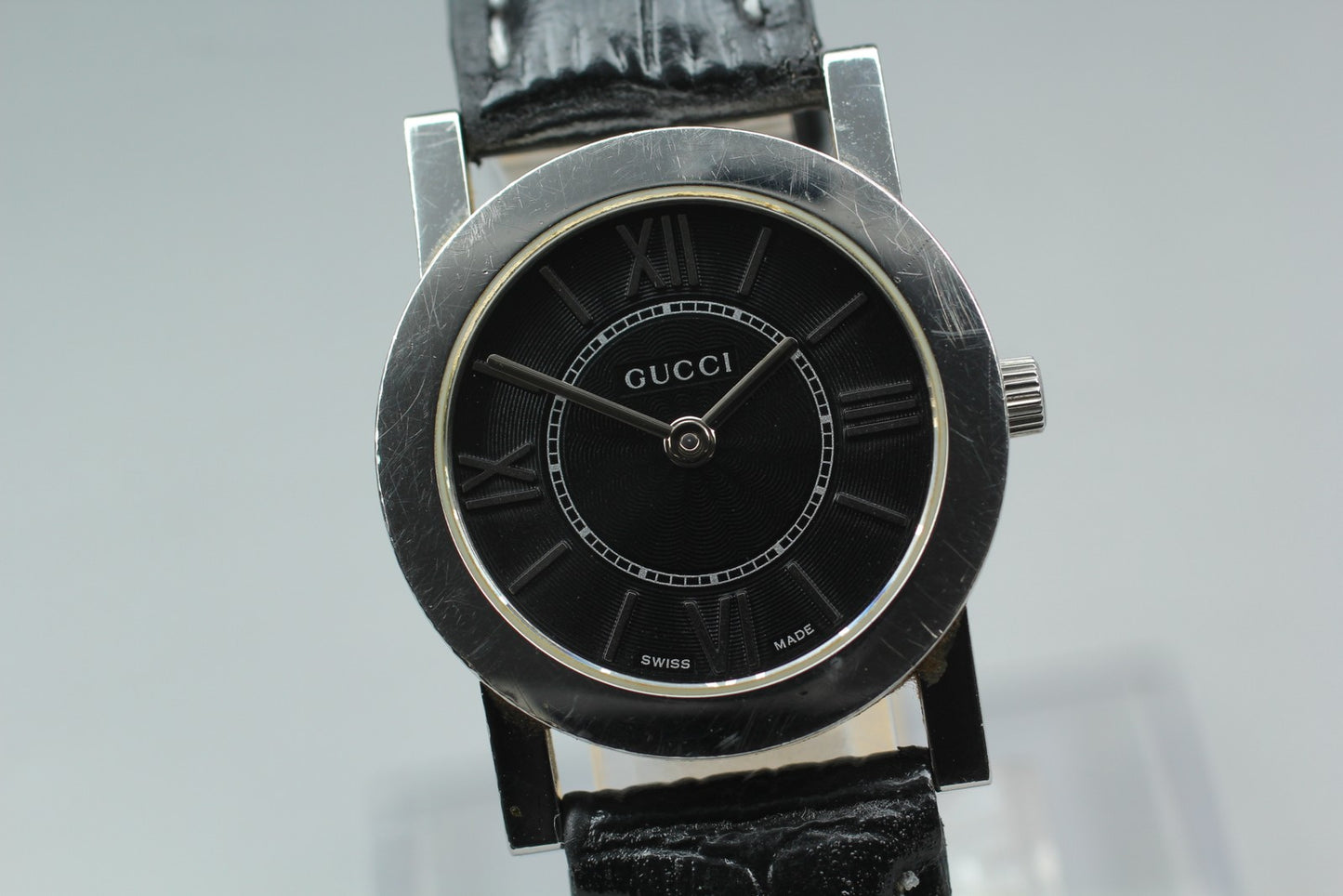 Vtg.[N MINT] GUCCI 5200L Black Silver Round Roman Quartz Ladies Watch From JAPAN