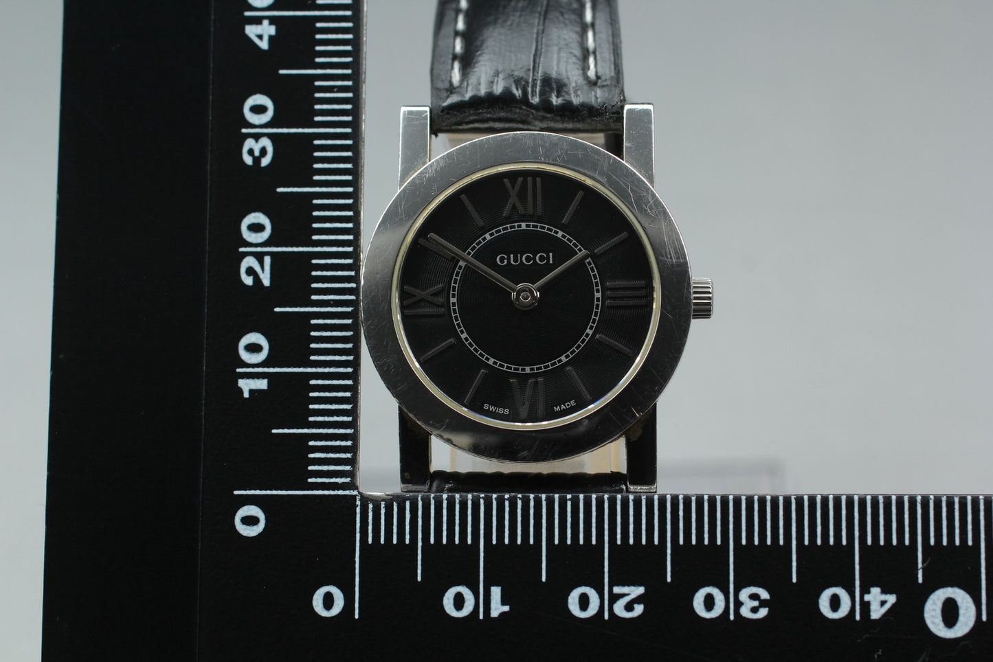 Vtg.[N MINT] GUCCI 5200L Black Silver Round Roman Quartz Ladies Watch From JAPAN