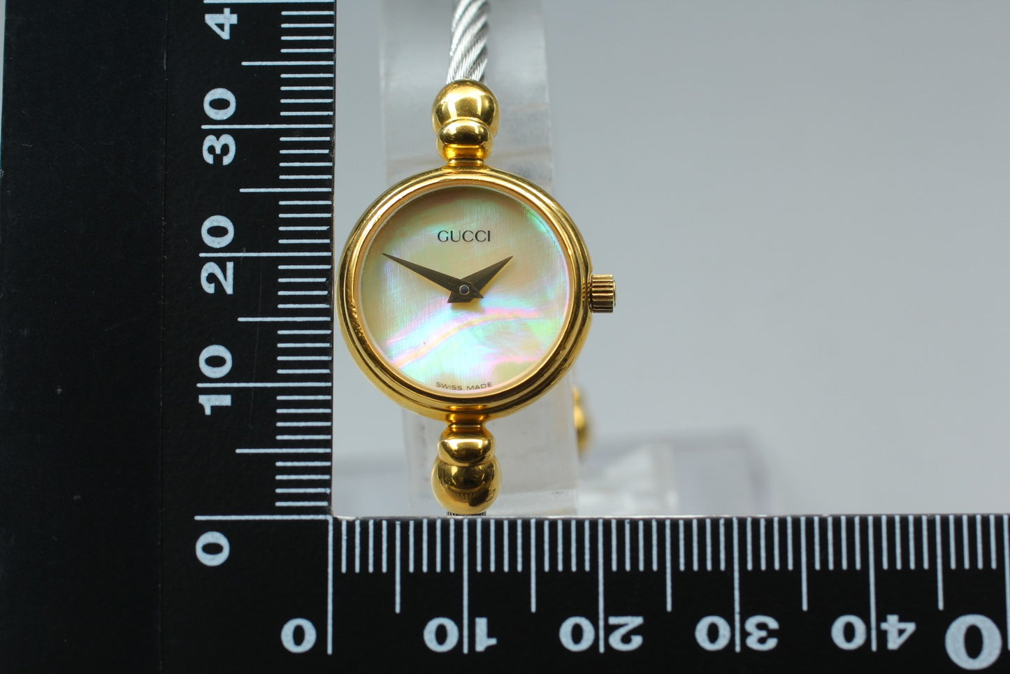 New Batt [Near MINT]  Gucci 2700.2.L Shell Dial Bangle Quartz Ladies Watch JAPAN