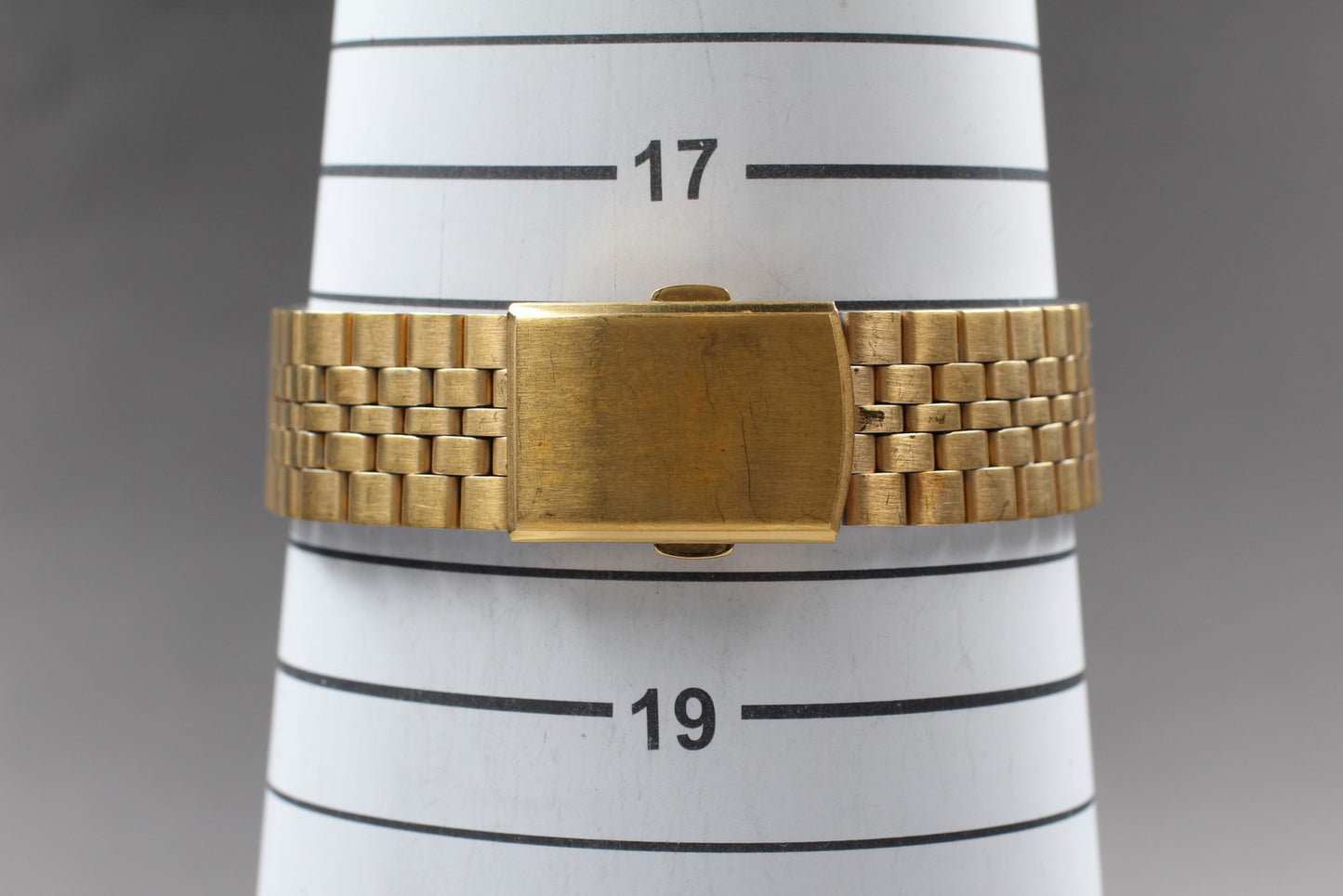 Vtg. 1980s [Exc+5 / New Batt] ] RADO 121.9543.2 Quartz Men's Men's Watch JAPAN