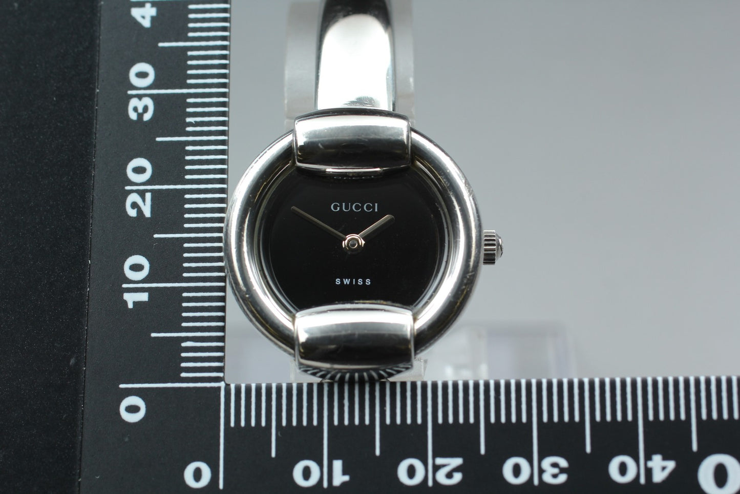 N MINT / New Batt / Vintage Gucci 1400L 25mm Black Silver Quartz Women's JAPAN