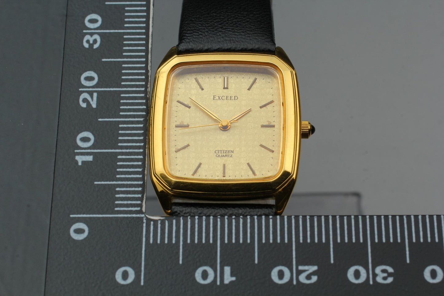 Vtg.1992 [N MINT] CITIZEN EXCEED 5437-F44484 Tank Gold Quartz Men's Watch JAPAN