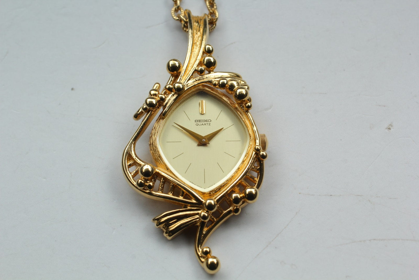 Vintage 1982 [N MINT / New Batt] SEIKO 1400-6970 Gold Qz Necklace Ladies JAPAN