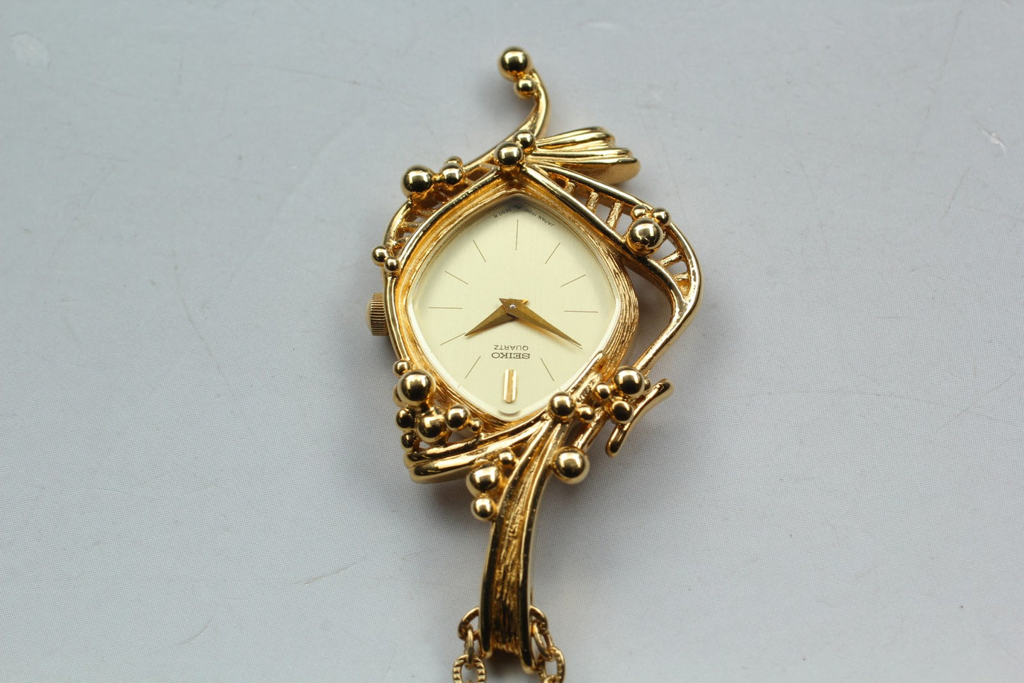 Vintage 1982 [N MINT / New Batt] SEIKO 1400-6970 Gold Qz Necklace Ladies JAPAN