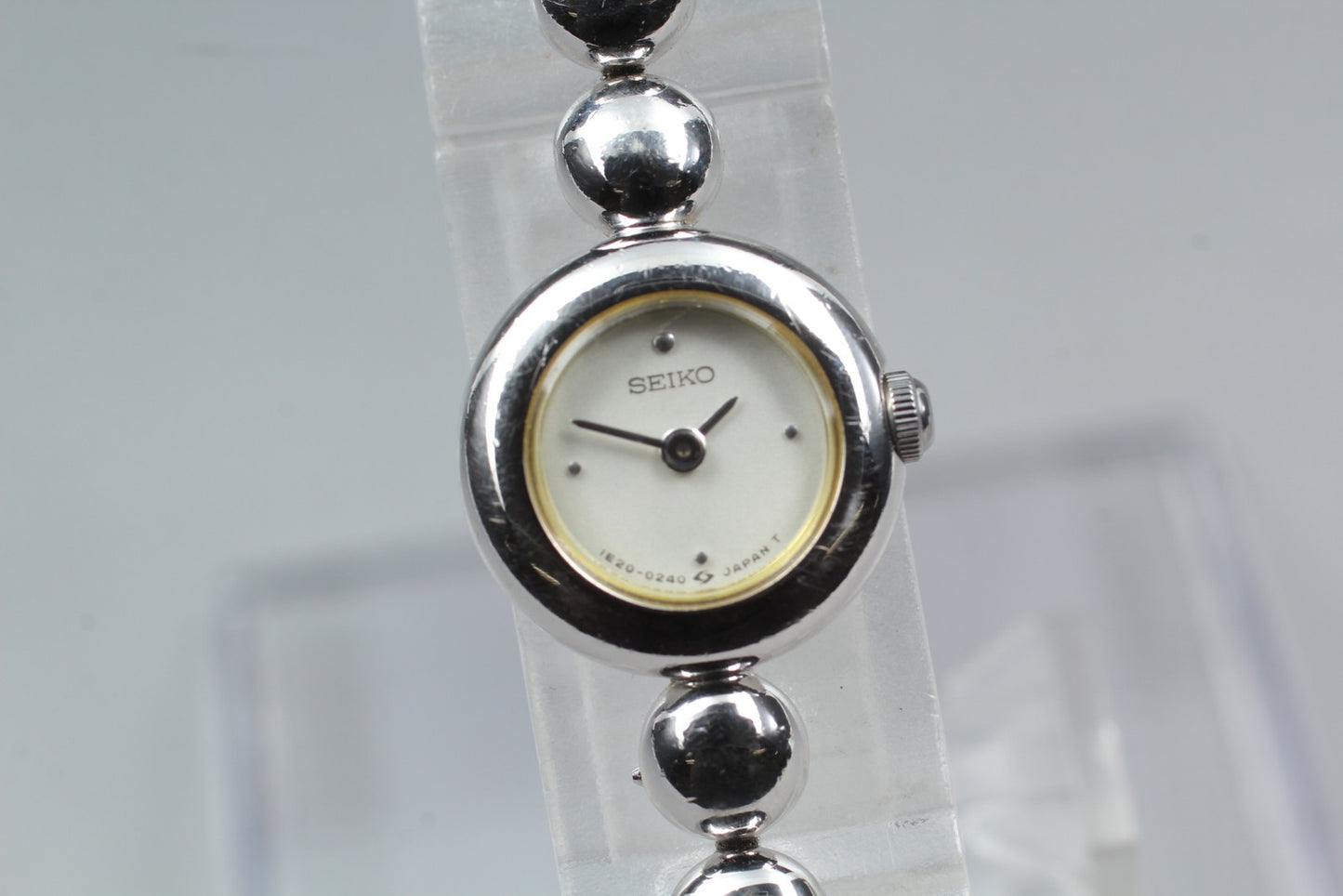 Vtg.1984 / N MINT   SEIKO Tisse 1E20-0070 15mm Silver Quartz Woman's Watch JAPAN