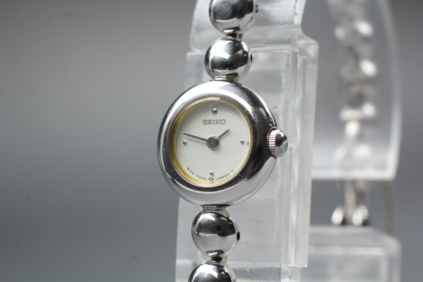 Vtg.1984 / N MINT   SEIKO Tisse 1E20-0070 15mm Silver Quartz Woman's Watch JAPAN