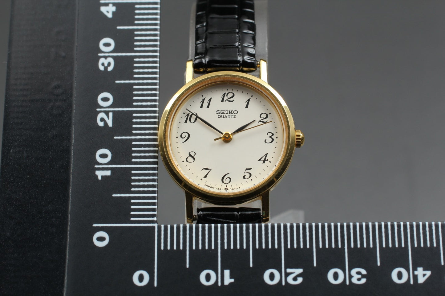 Vtg.1983 [N MINT] SEIKO 7321-0100 Gold Round 22mm Quartz Ladies Watch From JAPAN