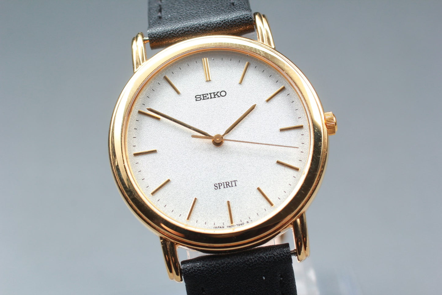 Vtg.1995[N MINT] Seiko Spirit 7N01-7080 Round 33mm Gold Quartz Men's Watch JAPAN