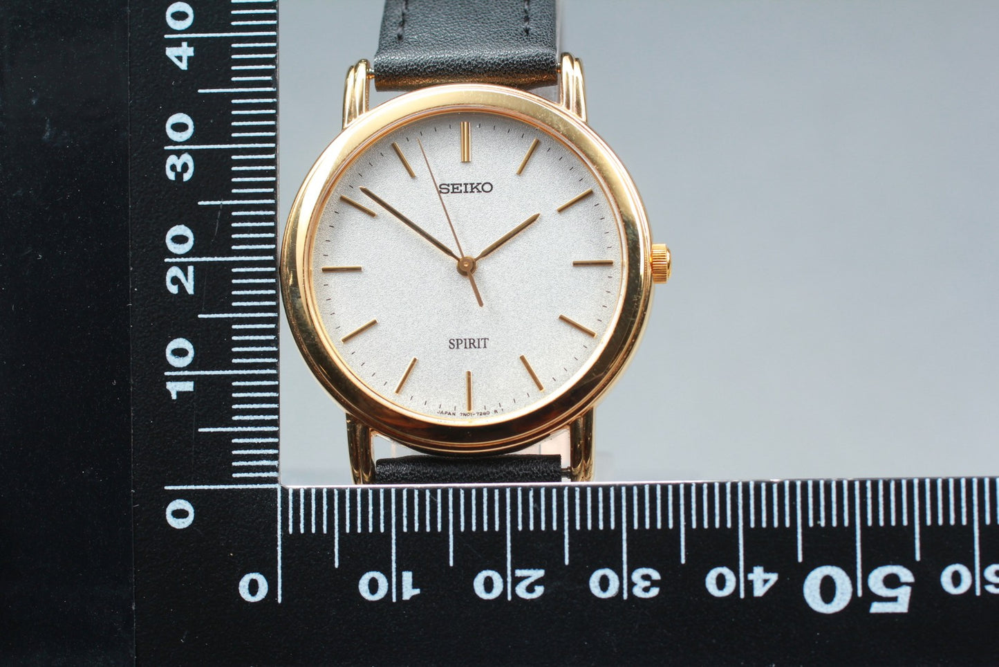 Vtg.1995[N MINT] Seiko Spirit 7N01-7080 Round 33mm Gold Quartz Men's Watch JAPAN