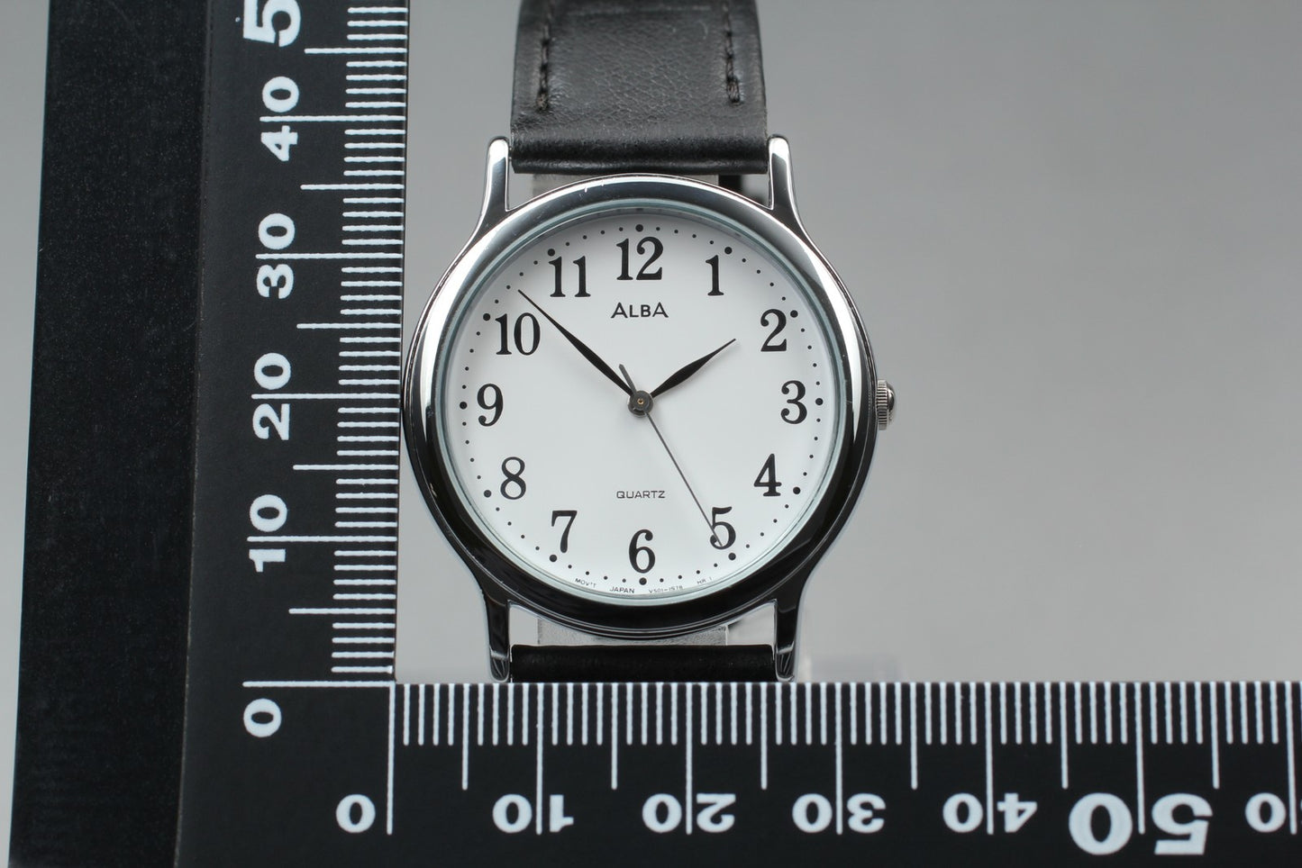 Vtg.1997 [N MINT] SEIKO ALBA V501-6K80 Round 33mm Quartz Men's Watch From JAPAN