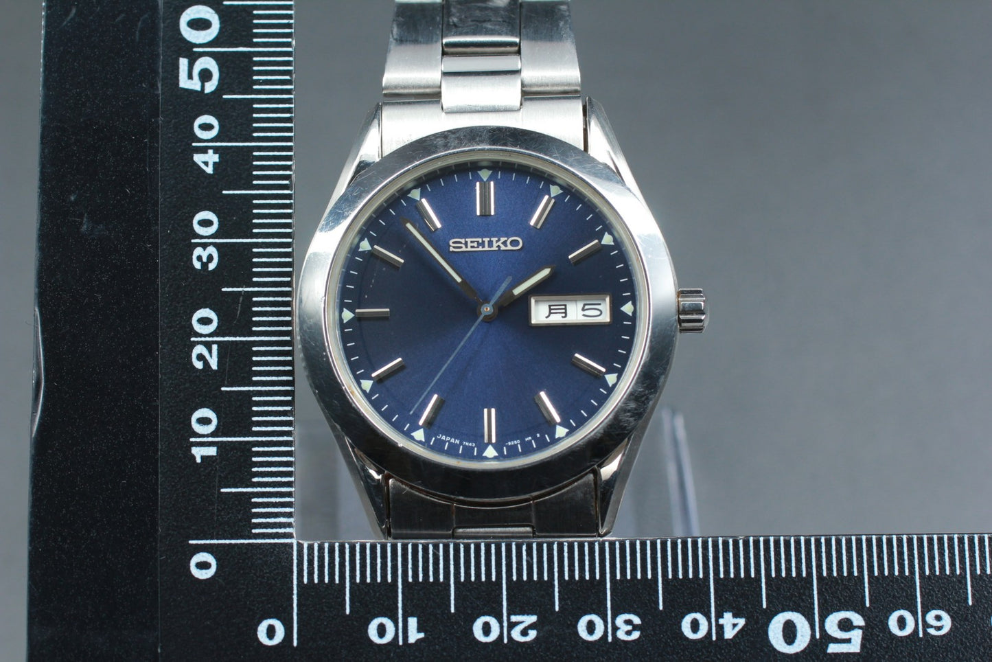 Vtg.1996 [N MINT] SEIKO 7N43-9080 Day/Date 37mm Blue Quartz Men's Watch JAPAN