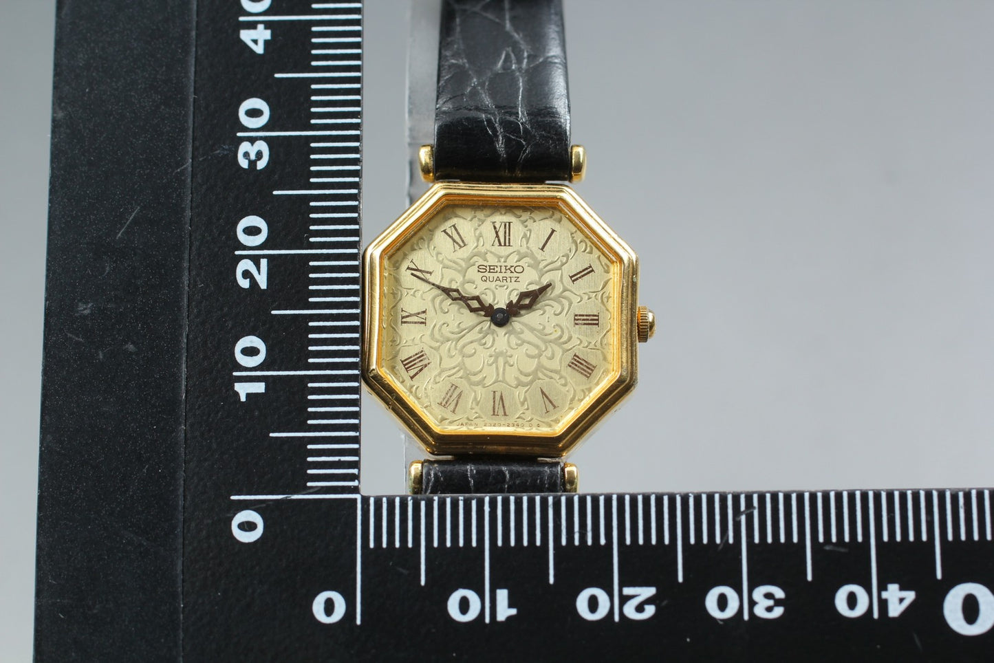 Vtg.1990 [N MINT] SEIKO 2320-6160 Octagon Roman Gold Quartz Men's Watch JAPAN