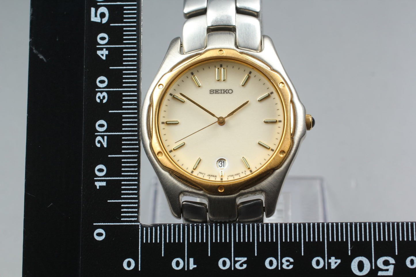 Vtg.1996 [N MINT] SEIKO V732-0170 Day/Date Round 37mm Quartz Men's Watch JAPAN