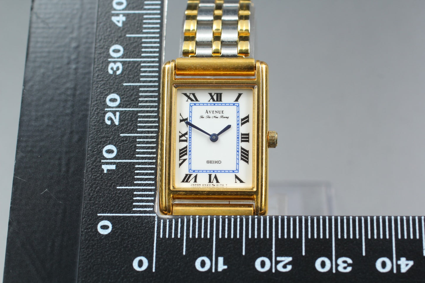 Vtg.1988 [N MINT] SEIKO AVENUE 4N20-5070 Tank 19mm Quartz Ladies Watch JAPAN