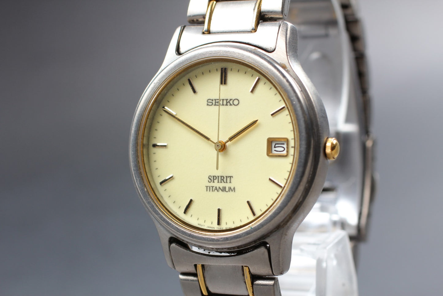 Vtg.1984 [N MINT] SEIKO SPIRIT 7N42-8060 TITANIUM 36mm Quartz Men's Watch JAPAN