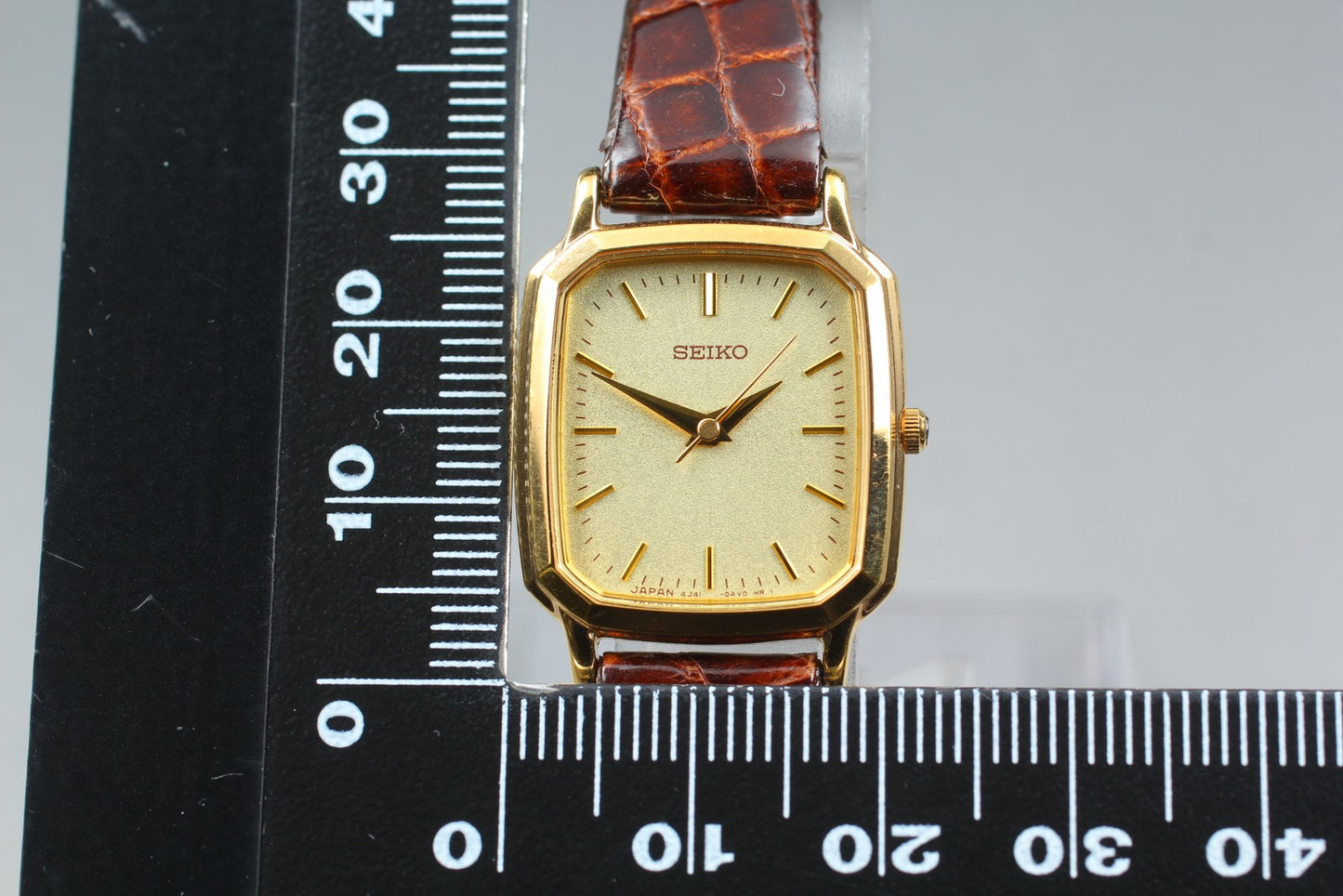 Vtg.1985 [N MINT] SEIKO 4J41-0AL0 Tank 21mm Gold Quartz Ladies Watch From JAPAN
