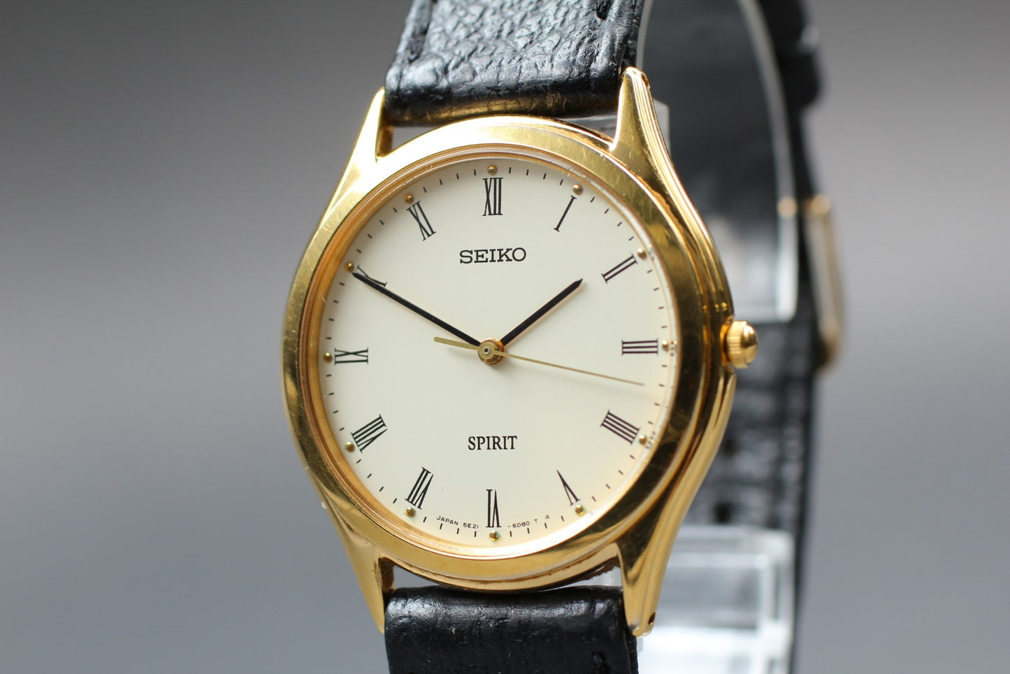 Vtg.1995[N MINT] SEIKO SPIRIT 5E21-6D70 Roman 33mm Gold Quartz Men's Watch JAPAN