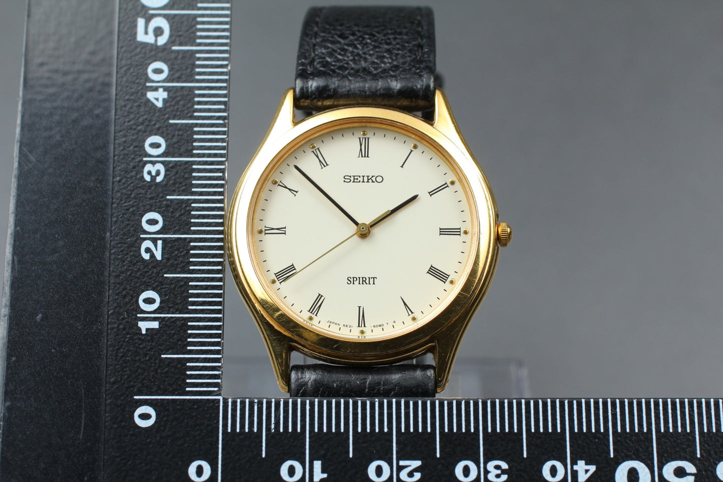 Vtg.1995[N MINT] SEIKO SPIRIT 5E21-6D70 Roman 33mm Gold Quartz Men's Watch JAPAN