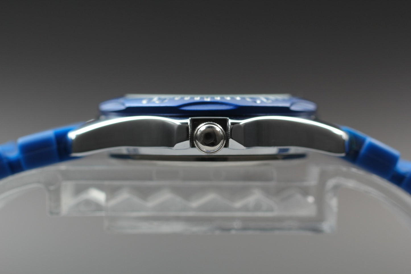 Vtg.1999 [N MINT] SEIKO ALBA V501-0CG0 Round Blue Quartz Men's Watch From JAPAN