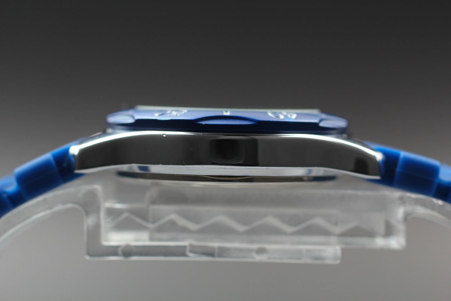 Vtg.1999 [N MINT] SEIKO ALBA V501-0CG0 Round Blue Quartz Men's Watch From JAPAN
