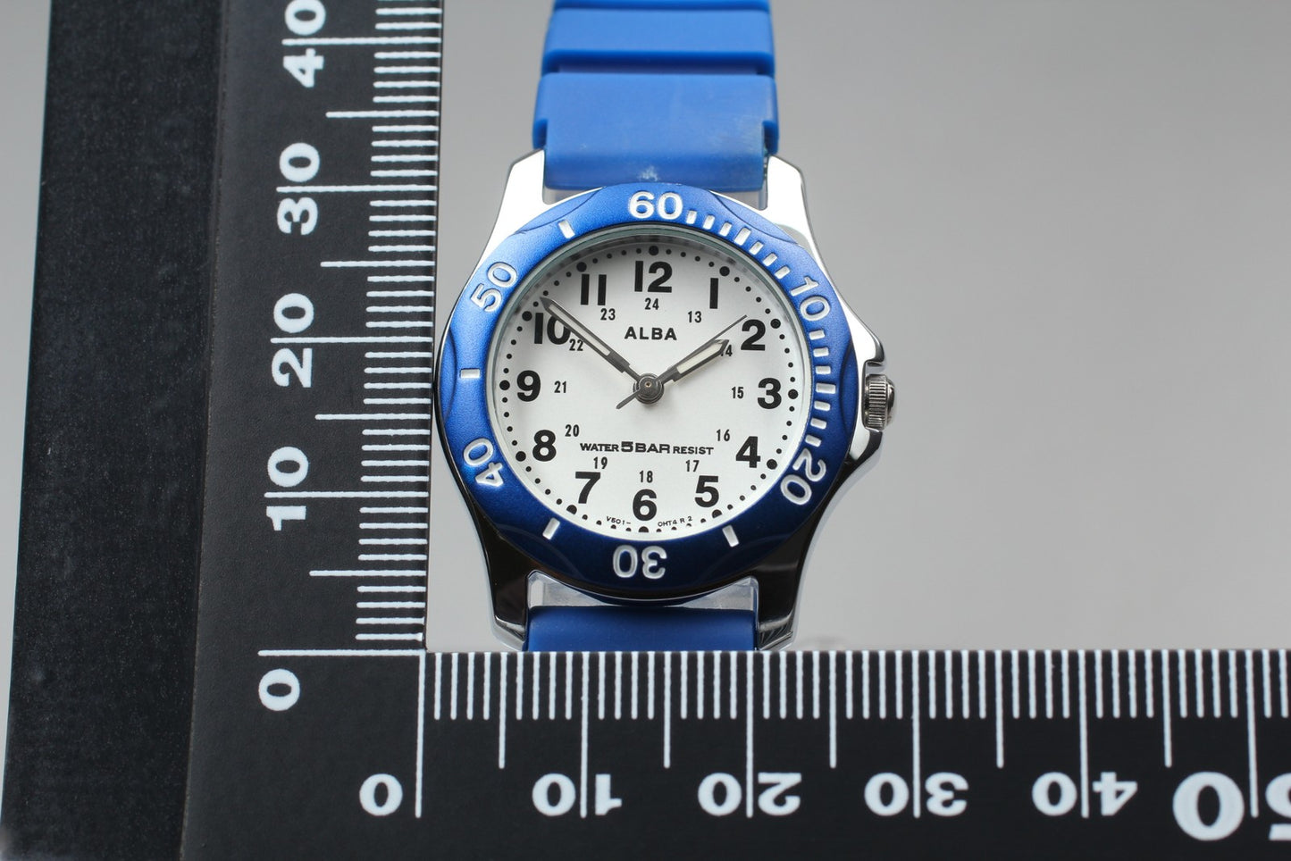Vtg.1999 [N MINT] SEIKO ALBA V501-0CG0 Round Blue Quartz Men's Watch From JAPAN
