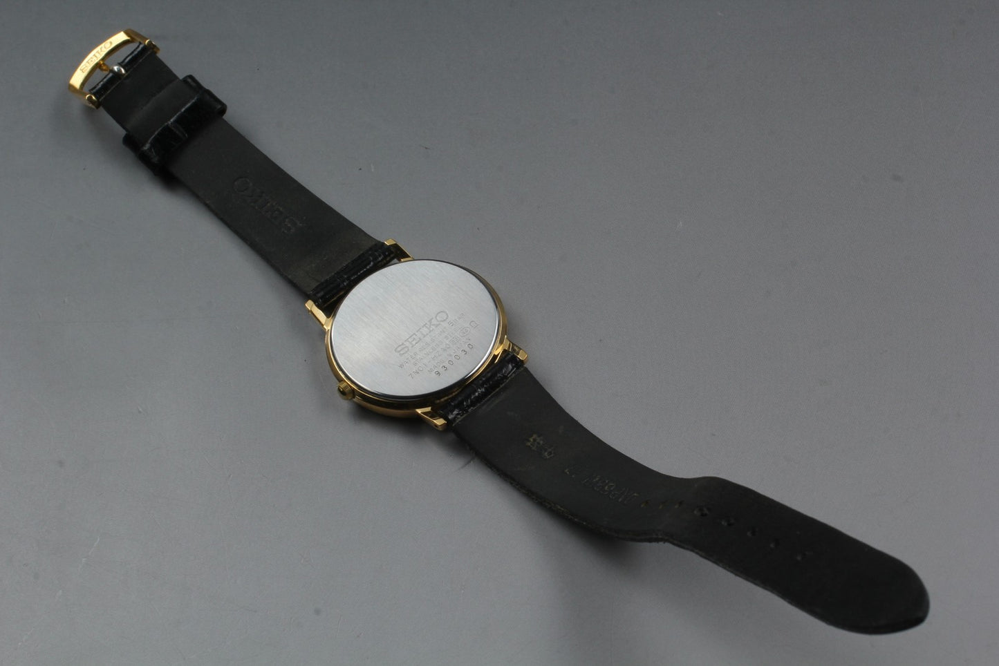 Vtg.1999 [N MINT] SEIKO 7N01-HZA0 Round 32mm Gold Quartz Men's Watch From JAPAN