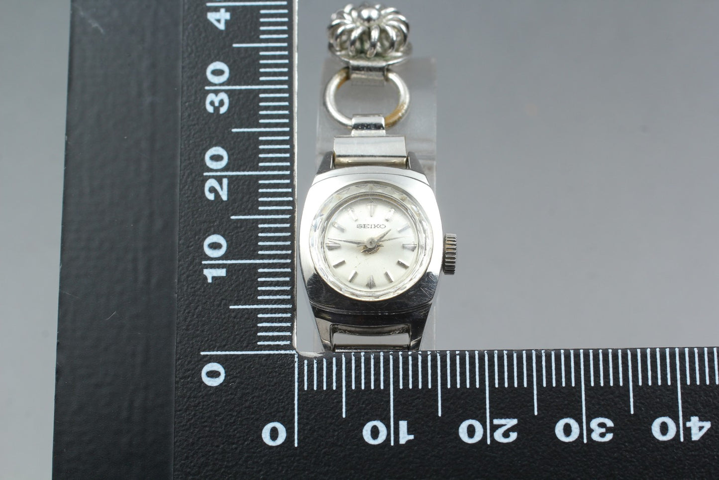 Vtg.1974 [N MINT] SEIKO 29-703 Cut-Glass 15mm Bracelet Manual Ladies Watch JAPAN