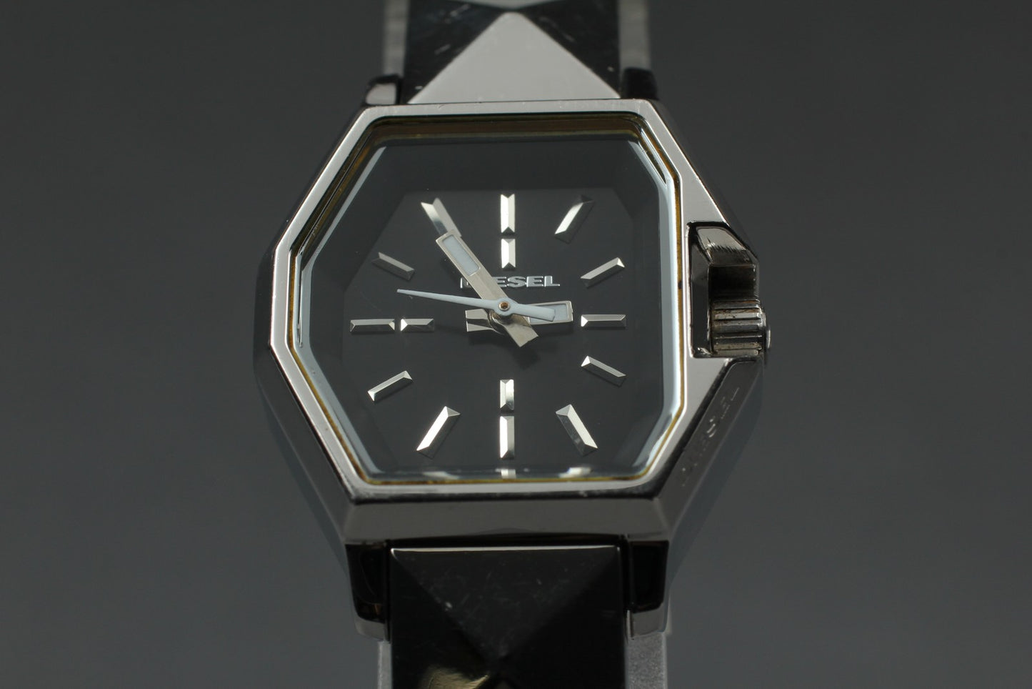 Vintage.[N MINT] DIESEL DZ-5228 Stud Embellished Watch Quartz Ladies From JAPAN