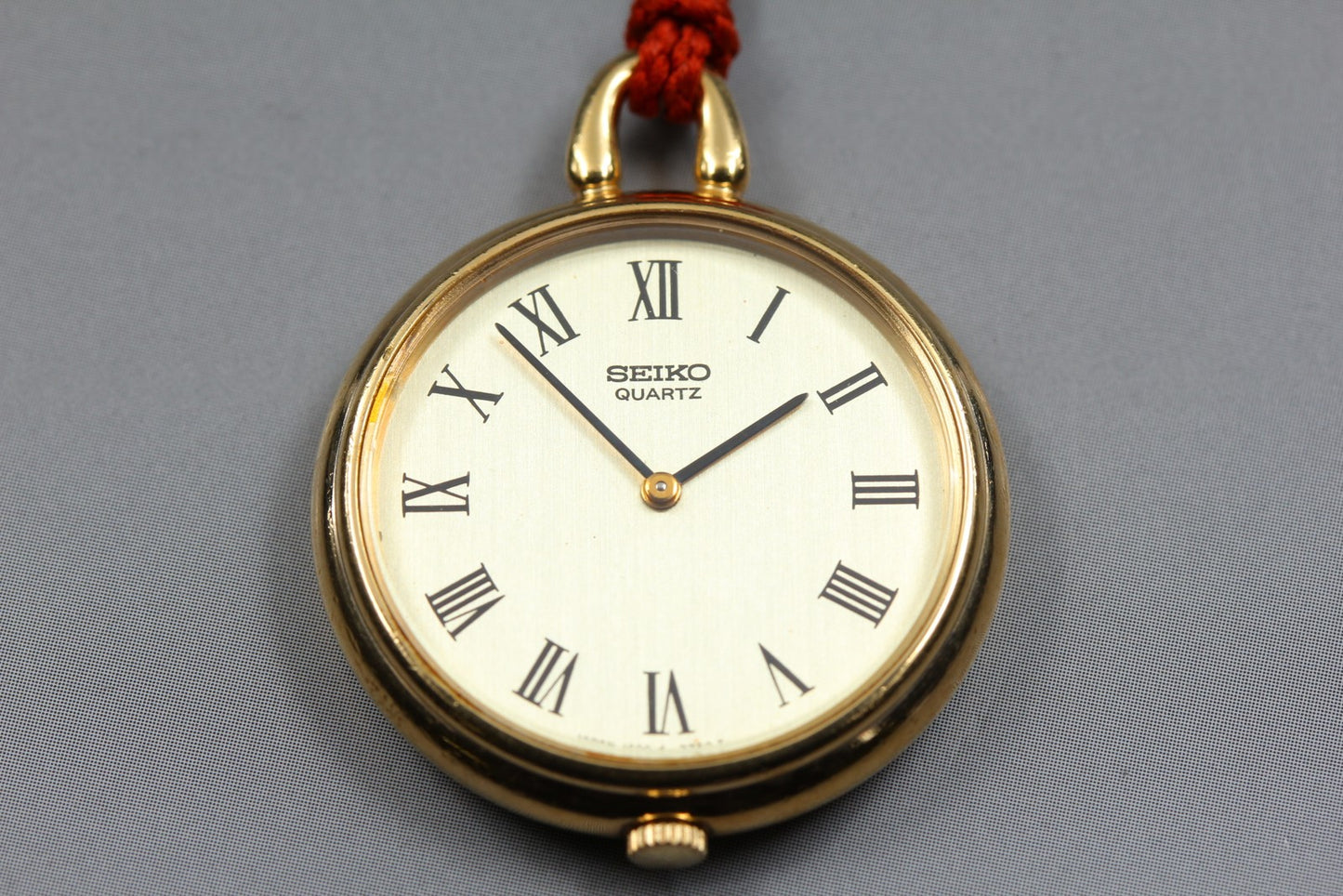 Vtg. [ Near MINT ] SEIKO 1400-0800 Roman Round Gold Quartz Pocket Watch JAPAN