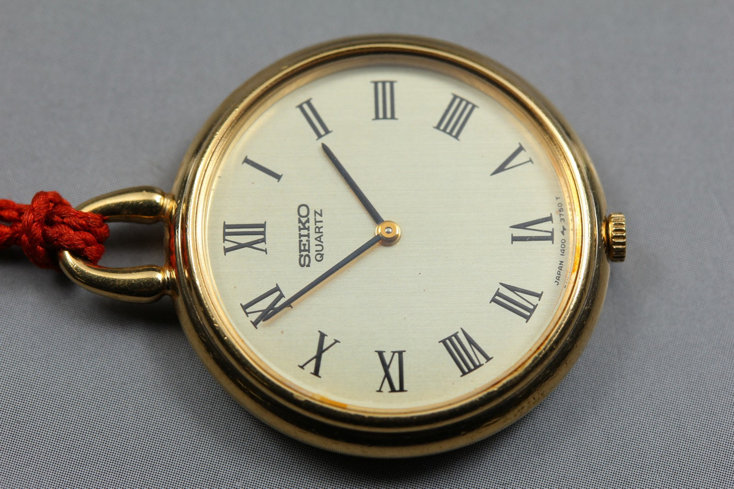 Vtg. [ Near MINT ] SEIKO 1400-0800 Roman Round Gold Quartz Pocket Watch JAPAN