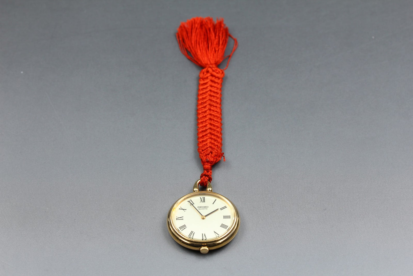 Vtg. [ Near MINT ] SEIKO 1400-0800 Roman Round Gold Quartz Pocket Watch JAPAN
