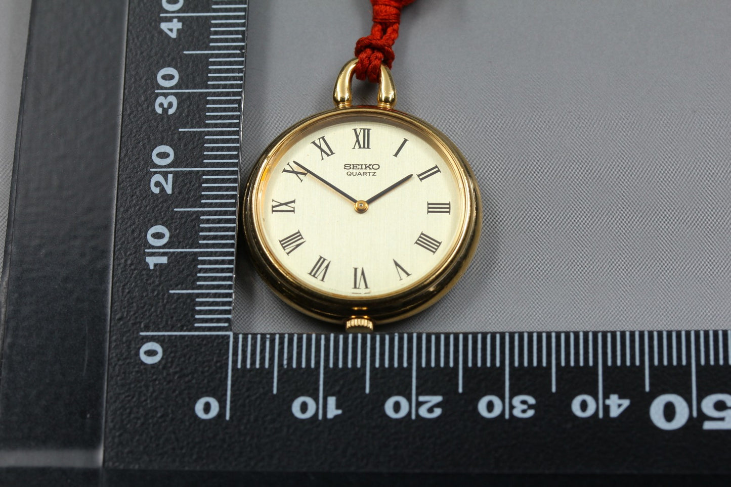 Vtg. [ Near MINT ] SEIKO 1400-0800 Roman Round Gold Quartz Pocket Watch JAPAN